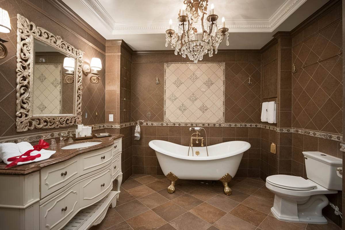 Old-fashioned antique style bathroom