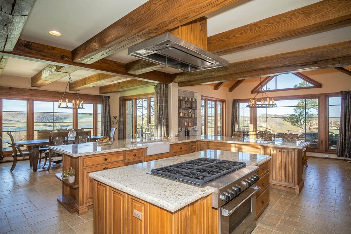 Kitchen with andino white countertops, cabinets and porcelain tile floors