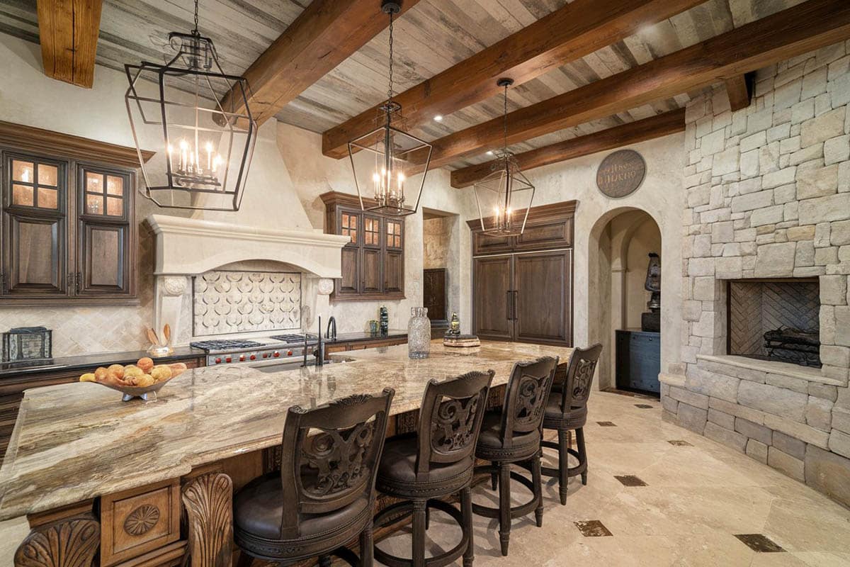 Kitchen with azurite granite island and six light pendant lighting