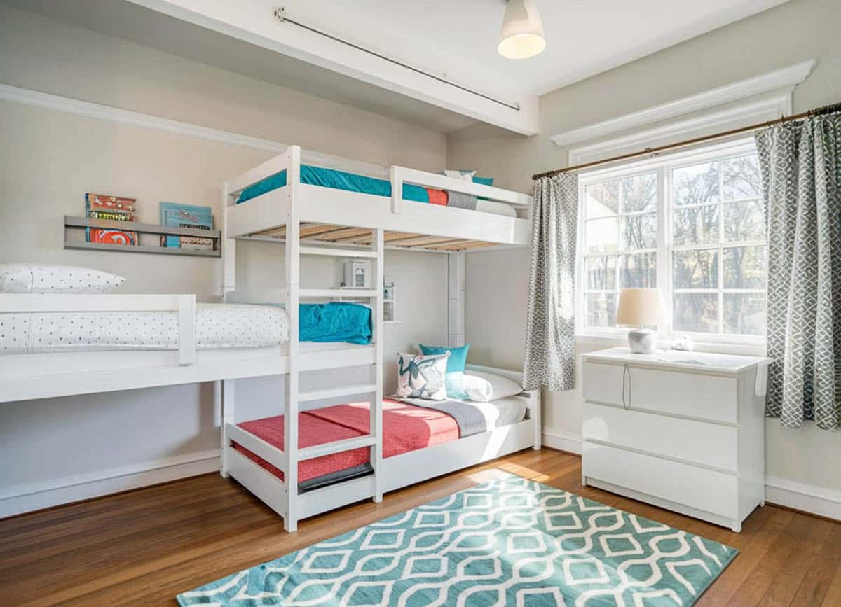 Triple bunk beds