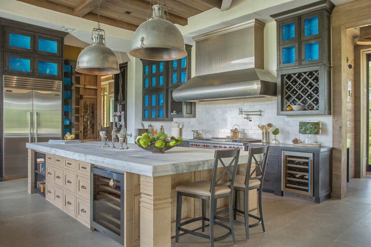 Kitchen with oversized island with seating and quartz countertops