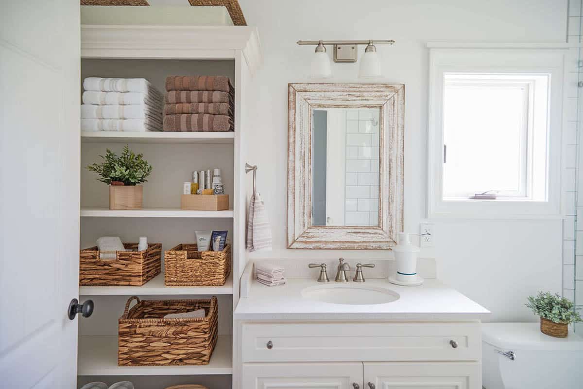 Compact bathroom with open shelving