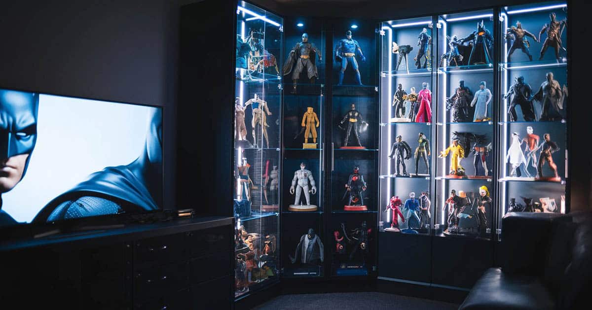 Action figure display in room for men