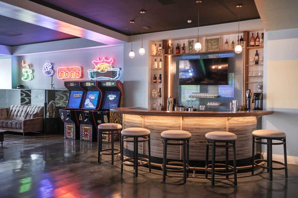 Circular bar with arcade games