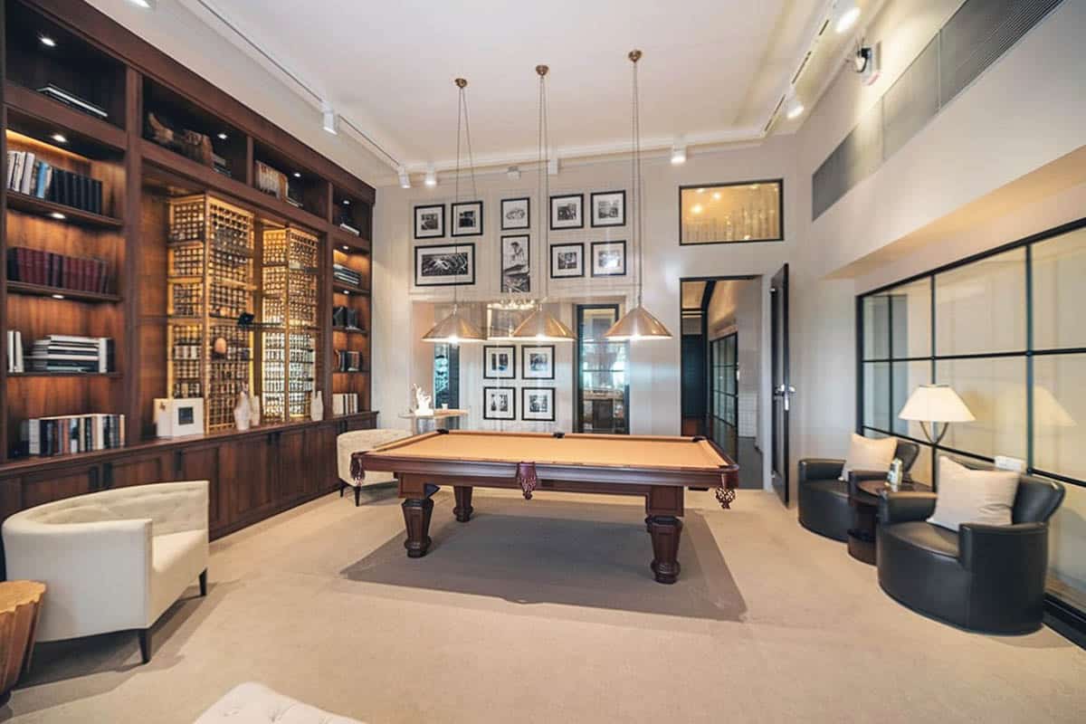 Elegant lounge hangout in luxury home