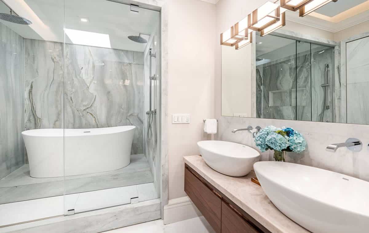 Contemporary shower with rounded tub