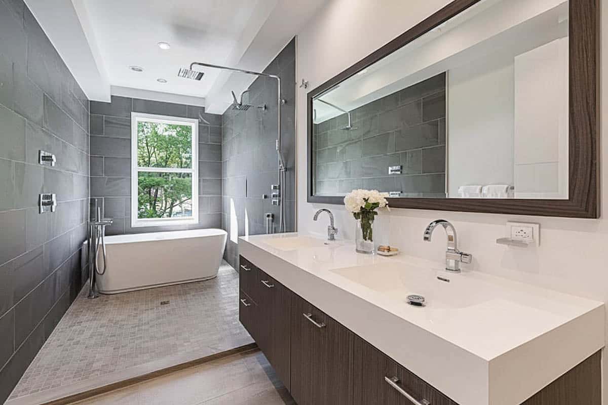 Shower with setback tub and dark wall tile
