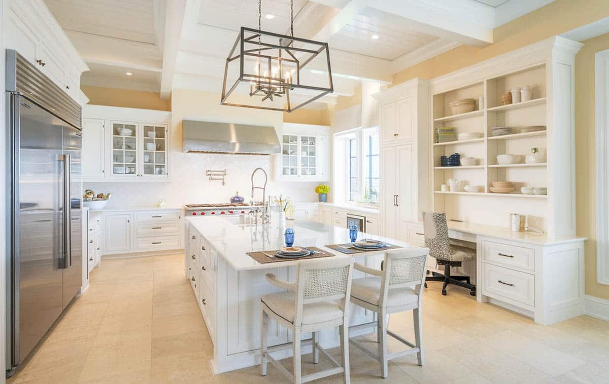 Shabby chic kitchen with built-in nook