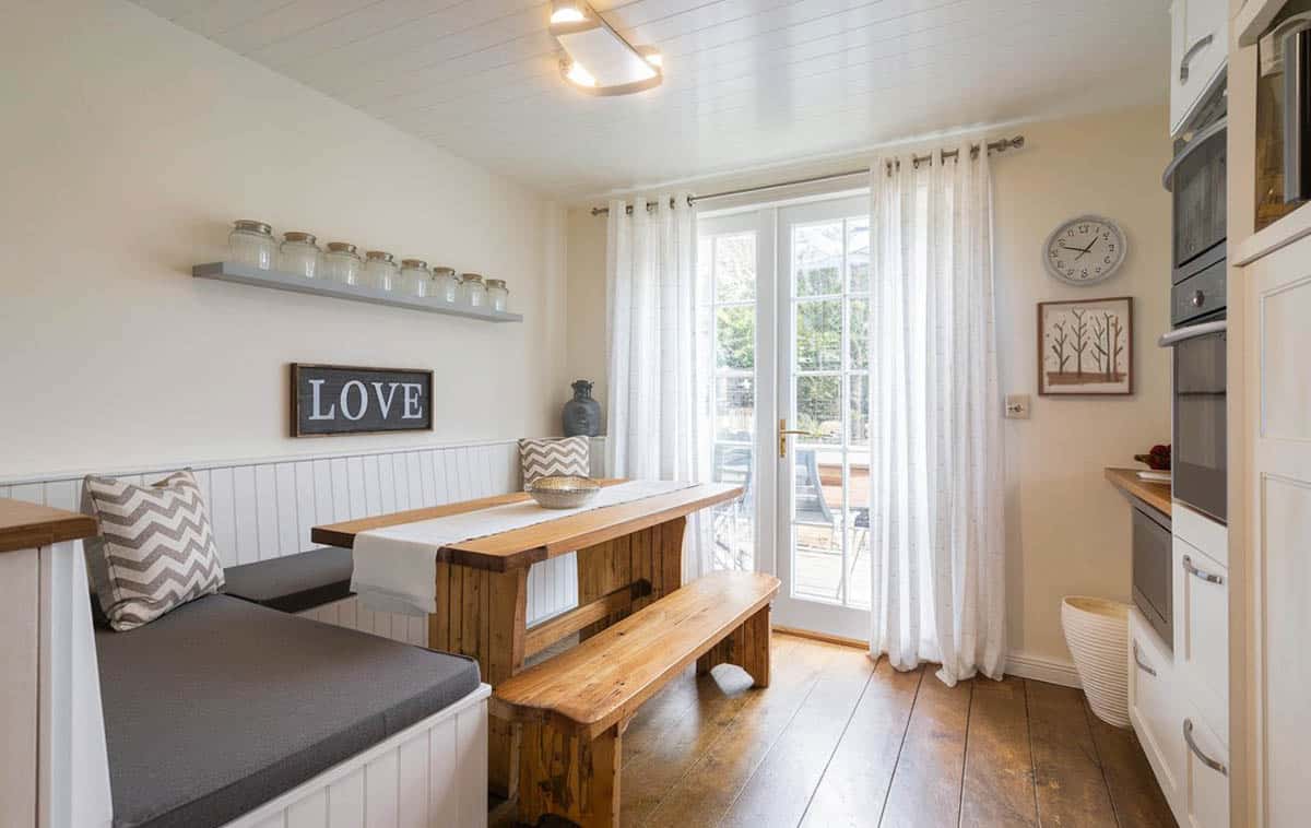 Built in breakfast dining nook with bench