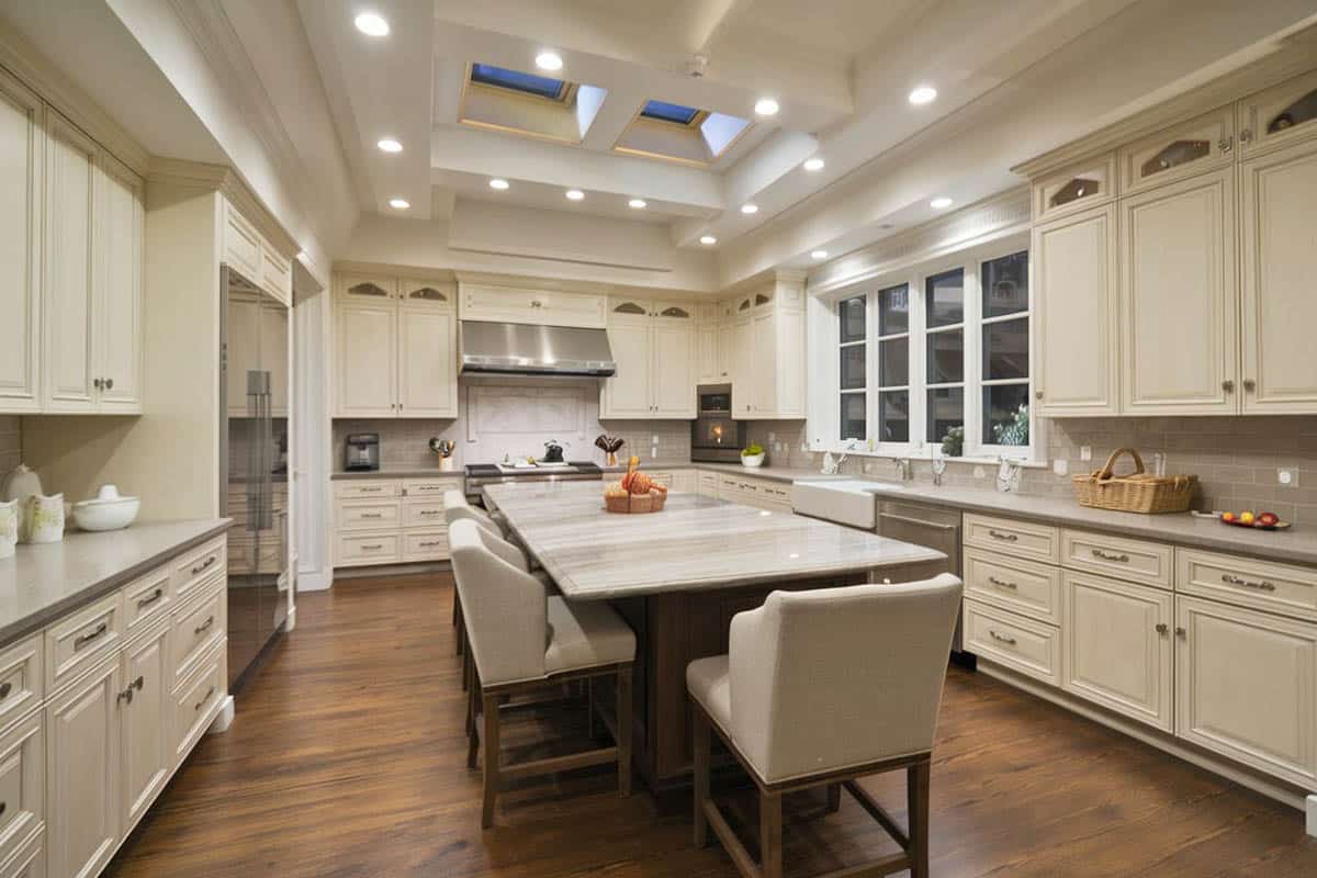 Closed style kitchen