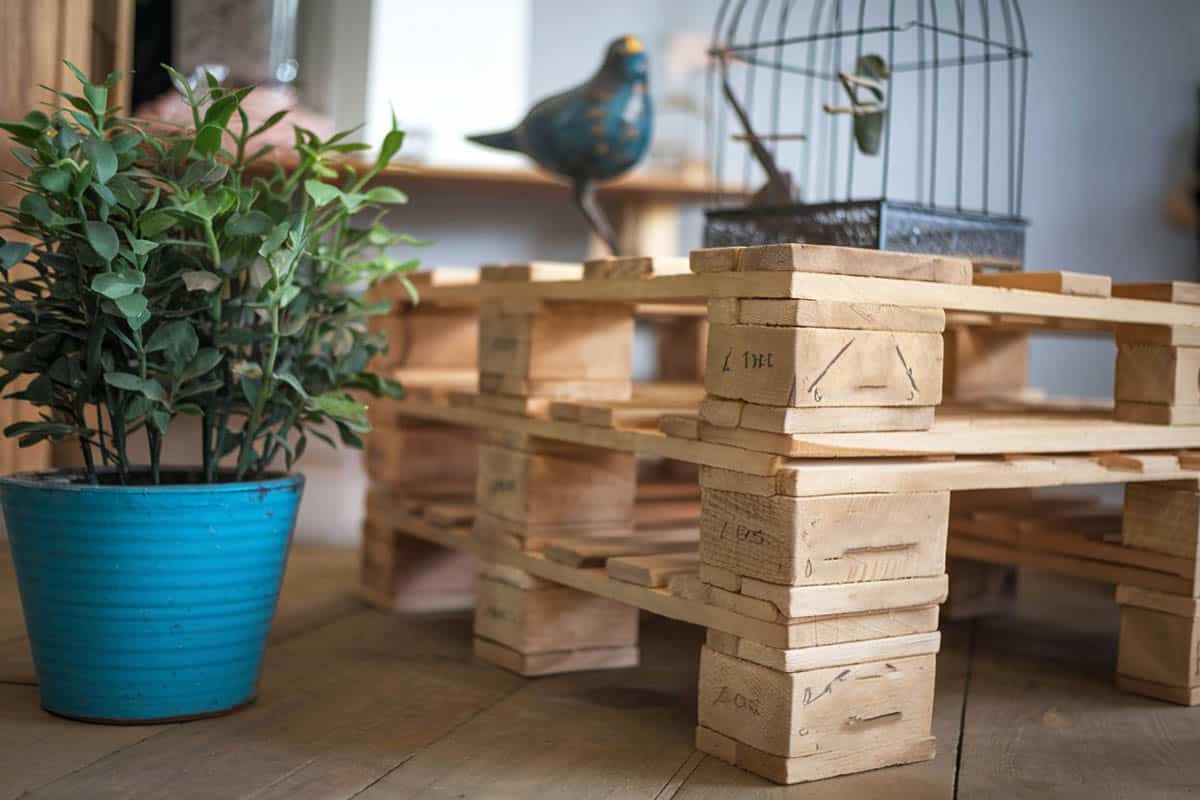 DIY pallet stack table