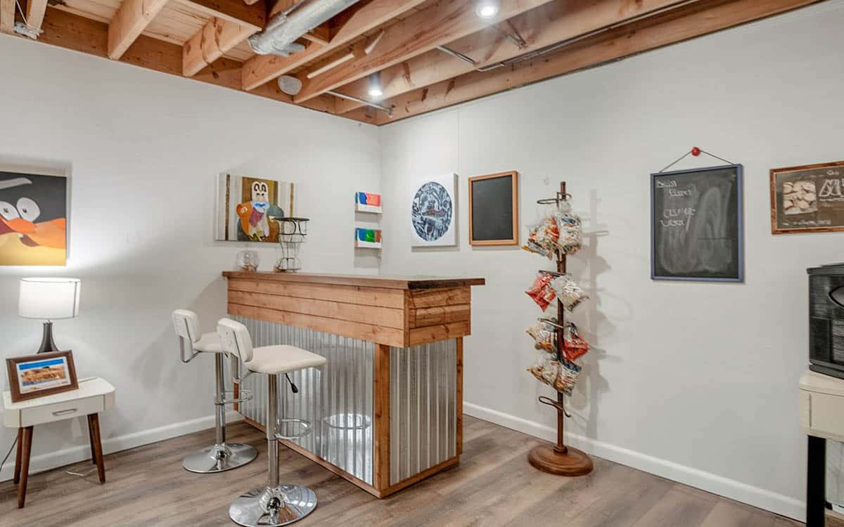 DIY bar with wood and aluminum design